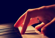 加拿大运动员勇夺游泳比赛冠军